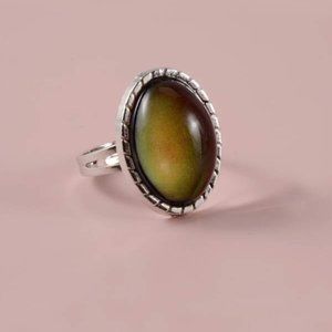 Mood color changing ring silver tone NWT